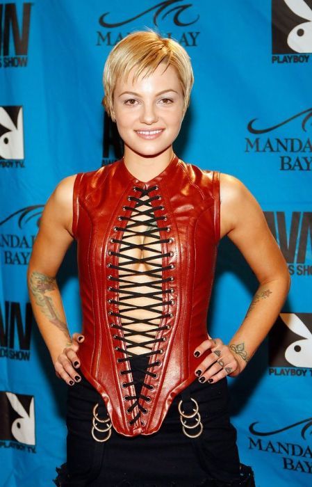 http://picpicture.com/images/2017/05/12/pornozvezdi-0016.jpg